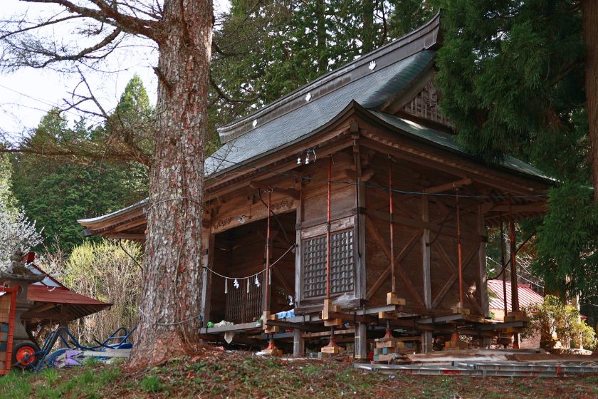鳥居基礎部の改修現場